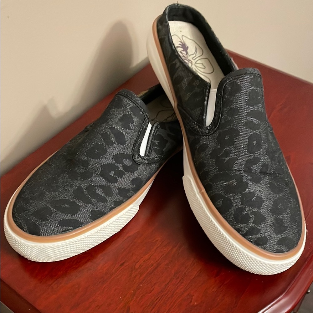 Margaritaville Black Leopard Print slip on flats! Super cute!